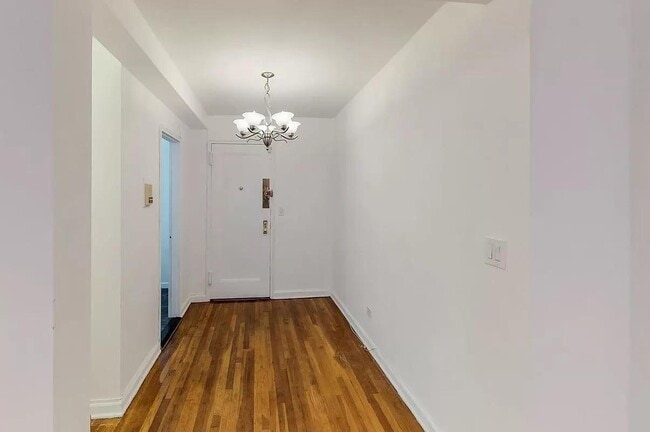 Building Photo - 2104 Holland Ave