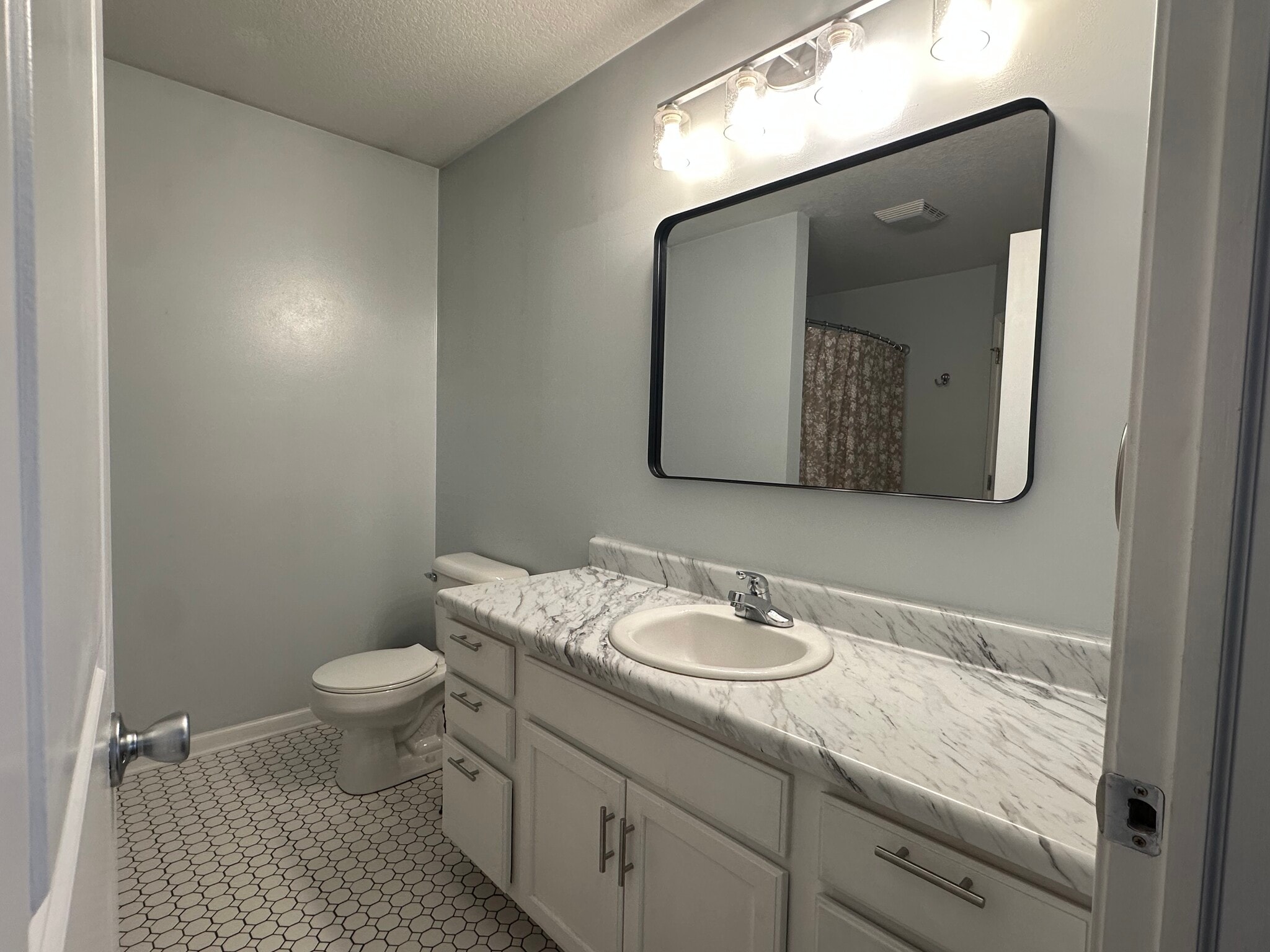 Building Photo - 9527 Acacia Psge