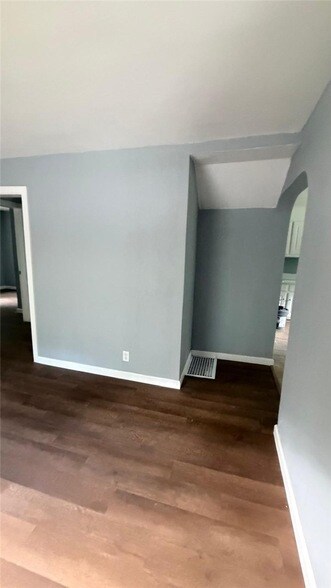 Building Photo - 1021 California Dr