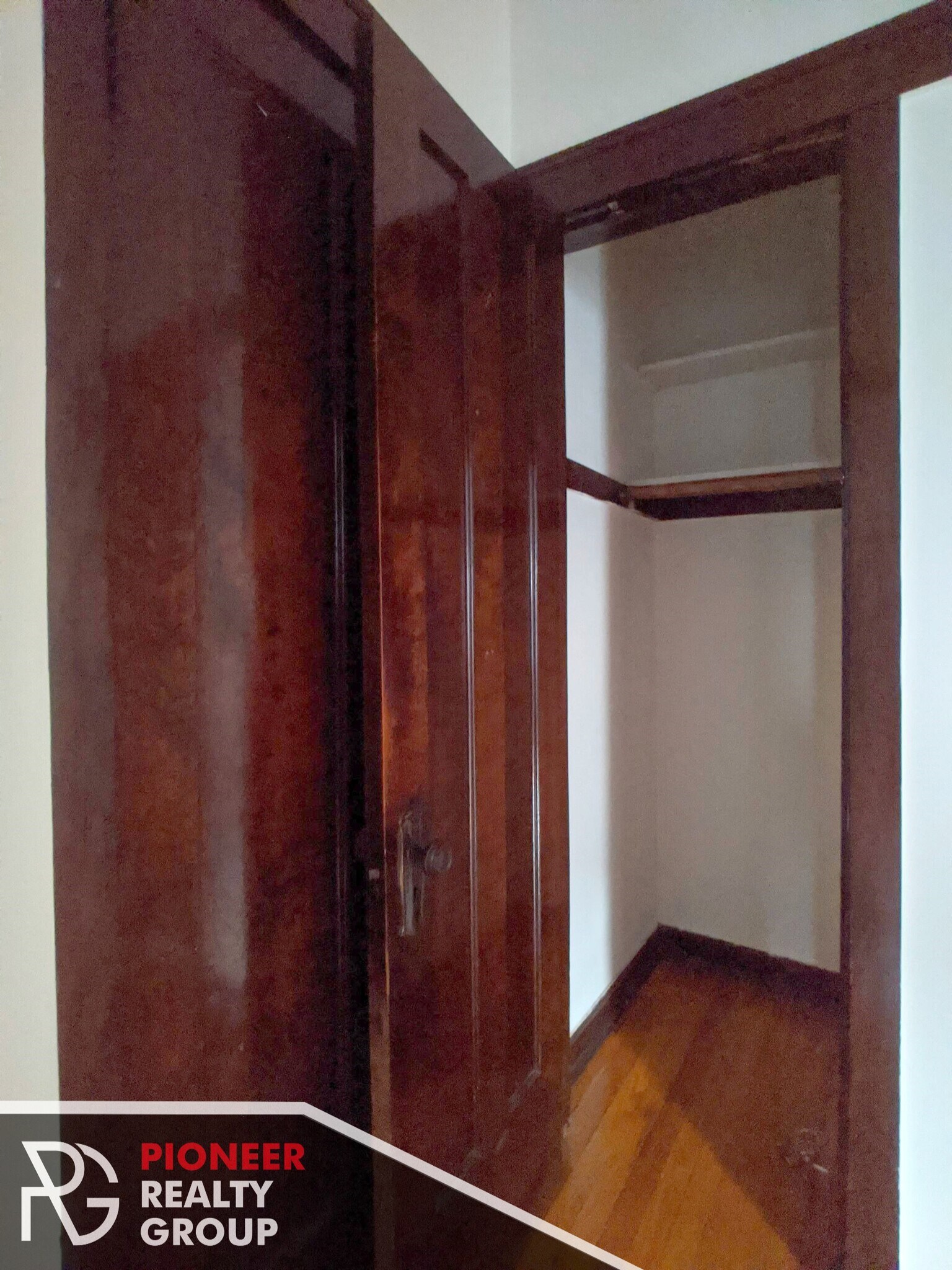 Building Photo - 822 W Waveland Ave