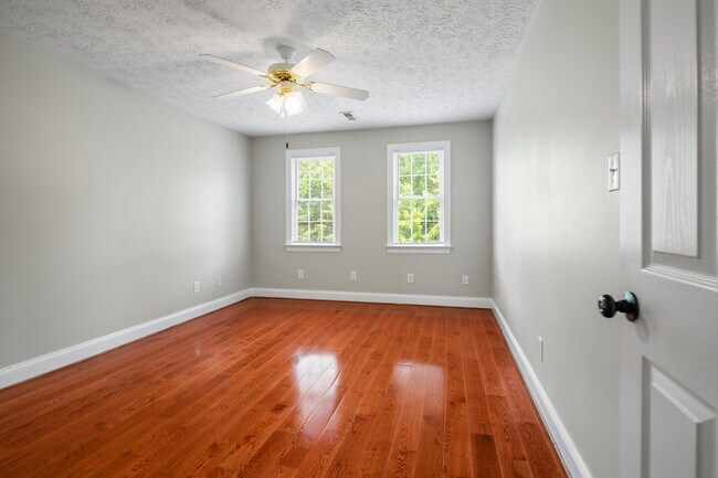 Building Photo - 619 Greyshire Dr