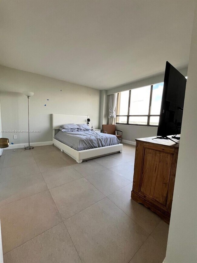 Building Photo - 11113 Biscayne Blvd