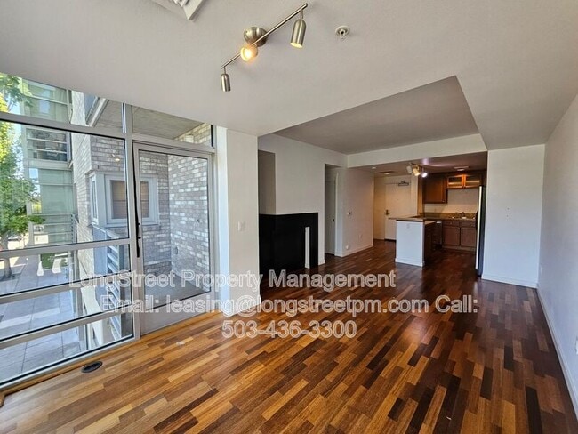 Building Photo - 910 SE 42nd Ave