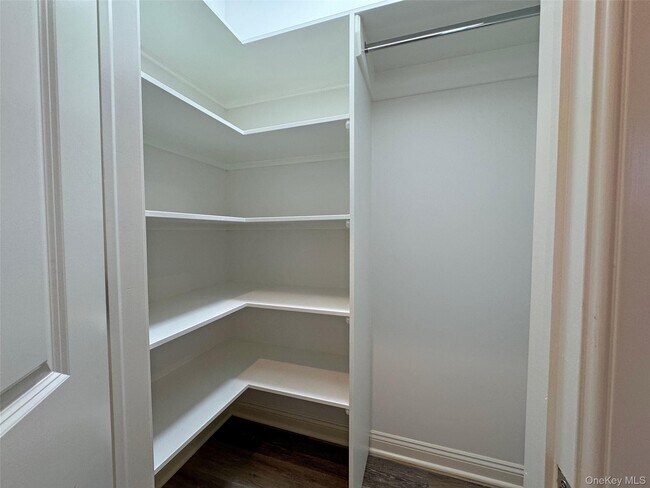 Building Photo - 30 High St