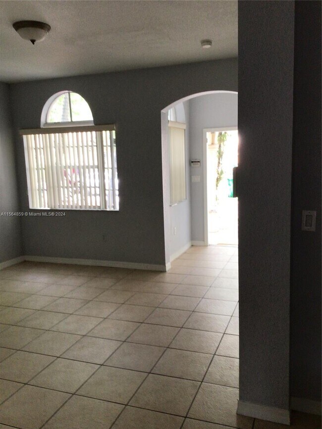 Building Photo - 4941 SW 135th Way