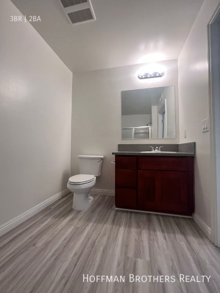 Building Photo - 6829 Simpson Ave