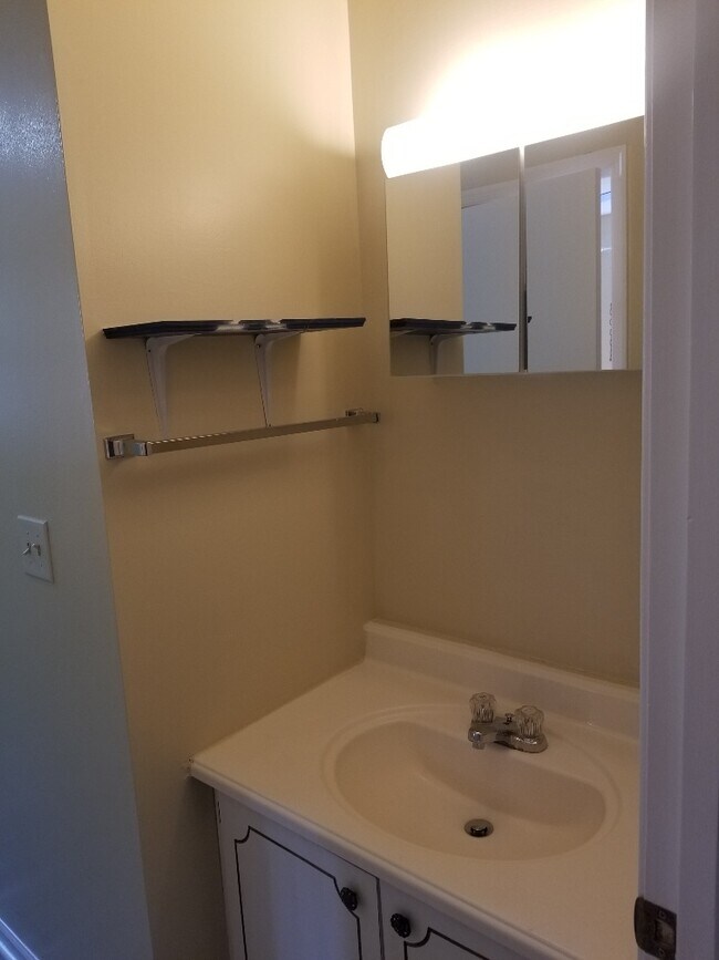 Building Photo - 137 Quince Ln