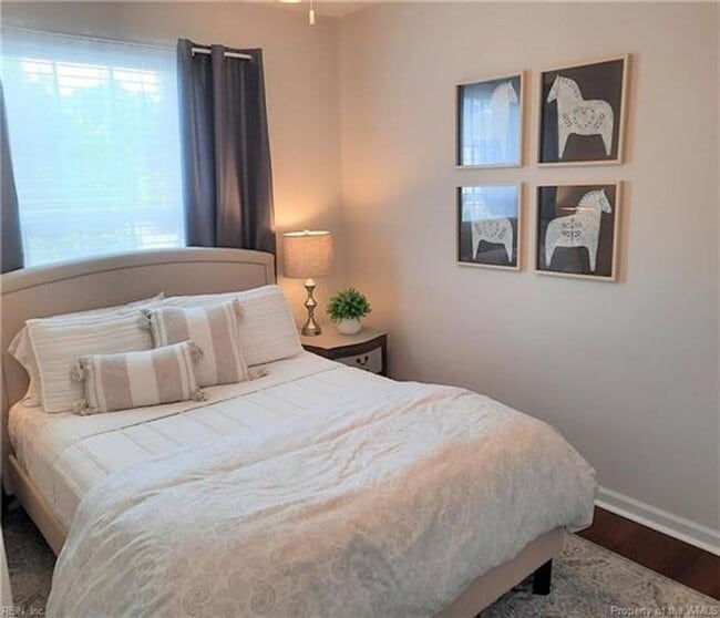 Building Photo - 4 bedroom end unit with garage in Liberty Crossing