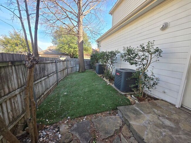 Building Photo - 6116 Thursby Ave