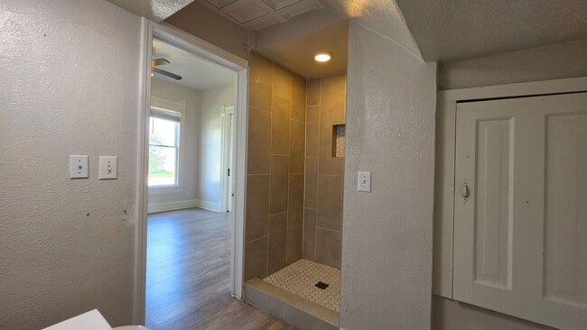 Building Photo - 145 N Kealy Ave