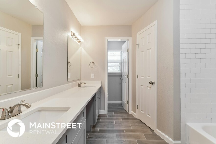 Building Photo - 9550 New World Dr