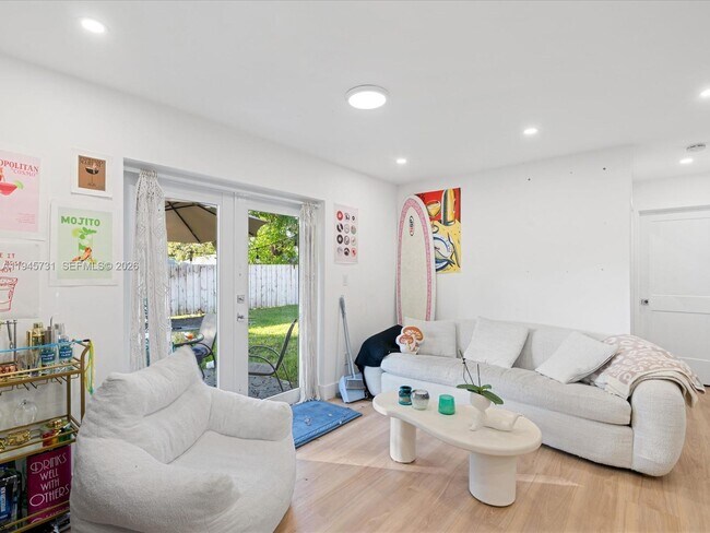 Building Photo - 6510 SW 59th Pl