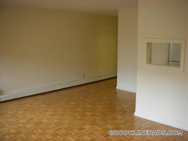 Building Photo - 1539 Beacon St