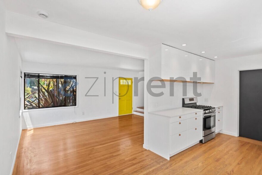 Building Photo - Unit 905