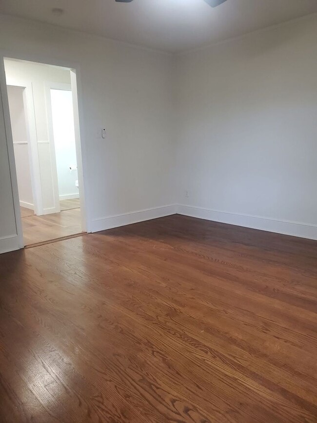 Building Photo - Newly Renovated 3 bedroom Single Family Ho...