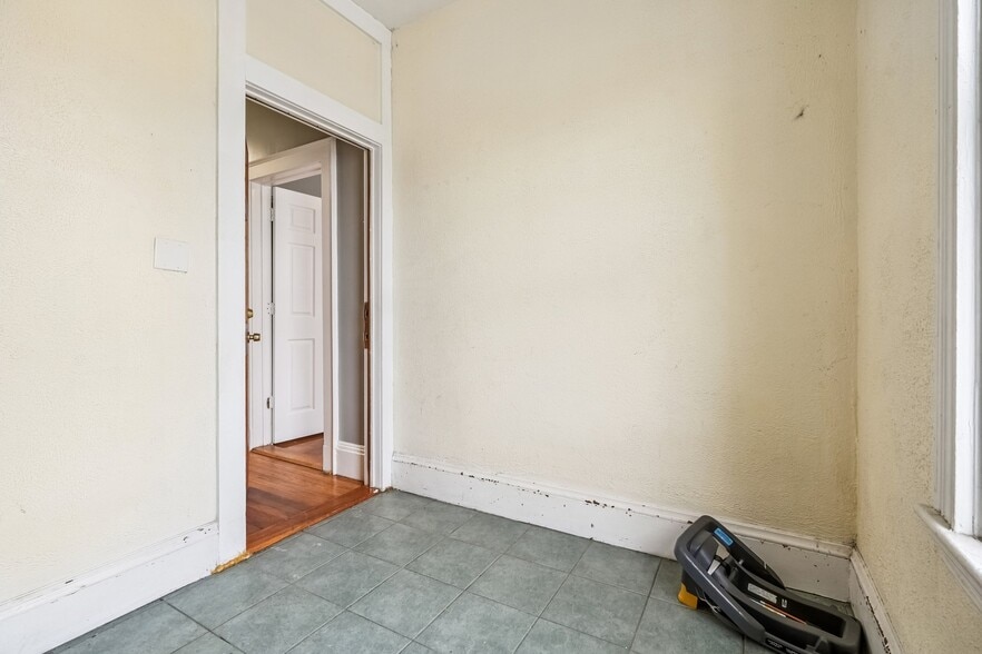 Building Photo - 62 Fuller St