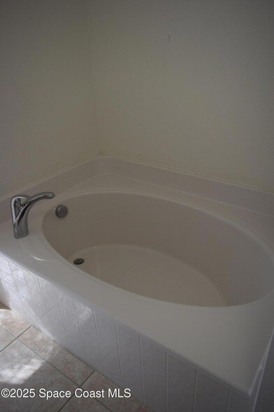 Building Photo - 501 Tortuga Way