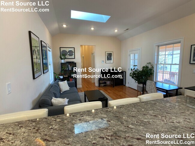 Building Photo - 14 Flint St