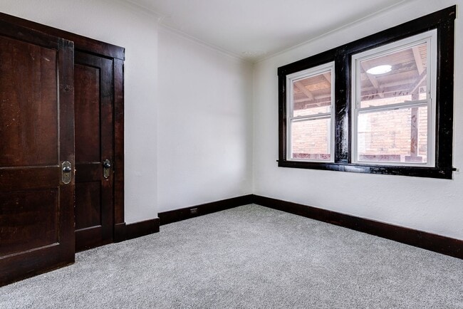 Building Photo - 609 E Warrington Ave