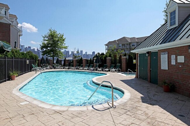 Building Photo - 360 Oswego Ct