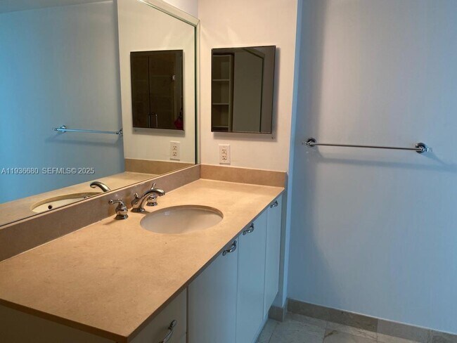 Building Photo - 2101 Brickell Ave