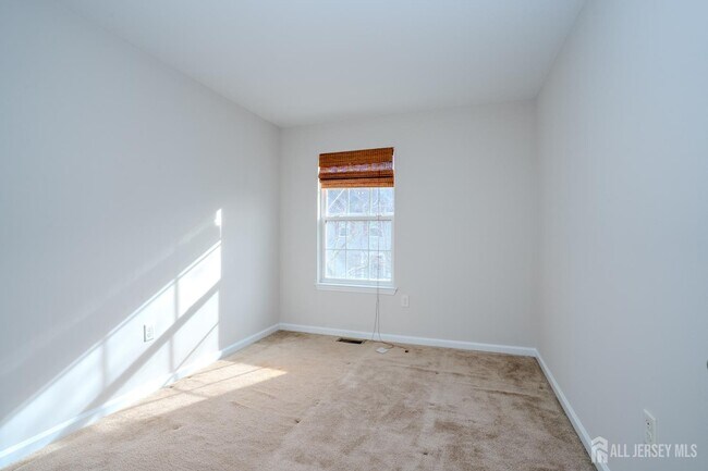 Building Photo - 5 Rafting Way