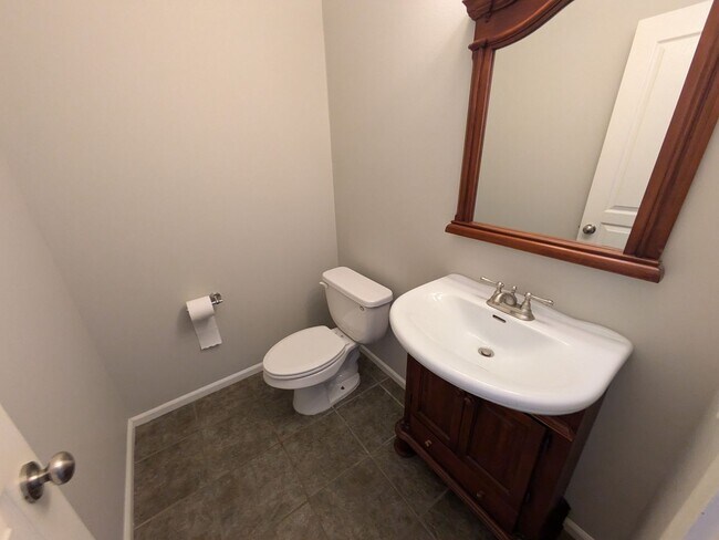 Building Photo - 404 Wallace St