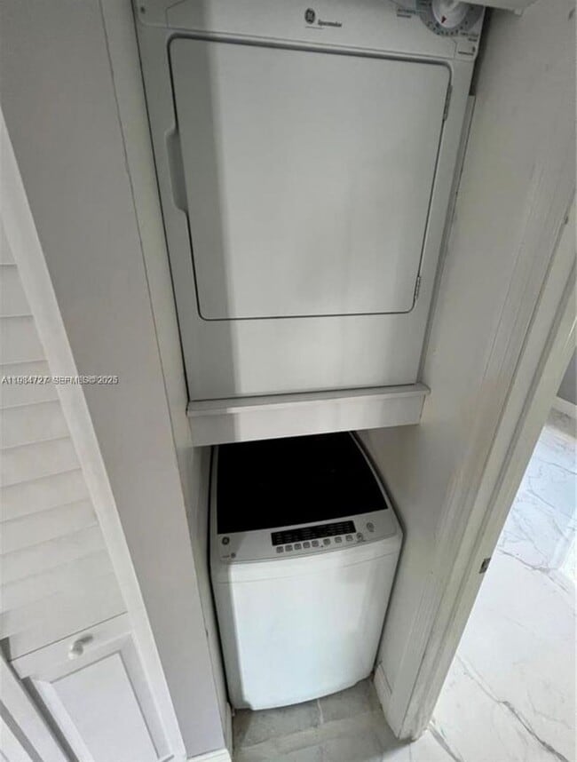 Building Photo - 511 NW 82nd Ave