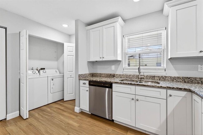 Building Photo - 1012 W Adalee St