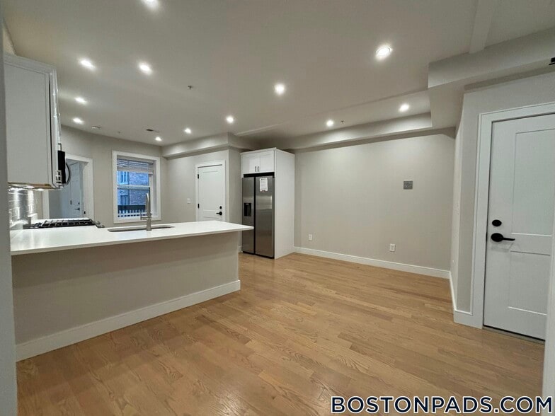 Building Photo - 161 Allston St