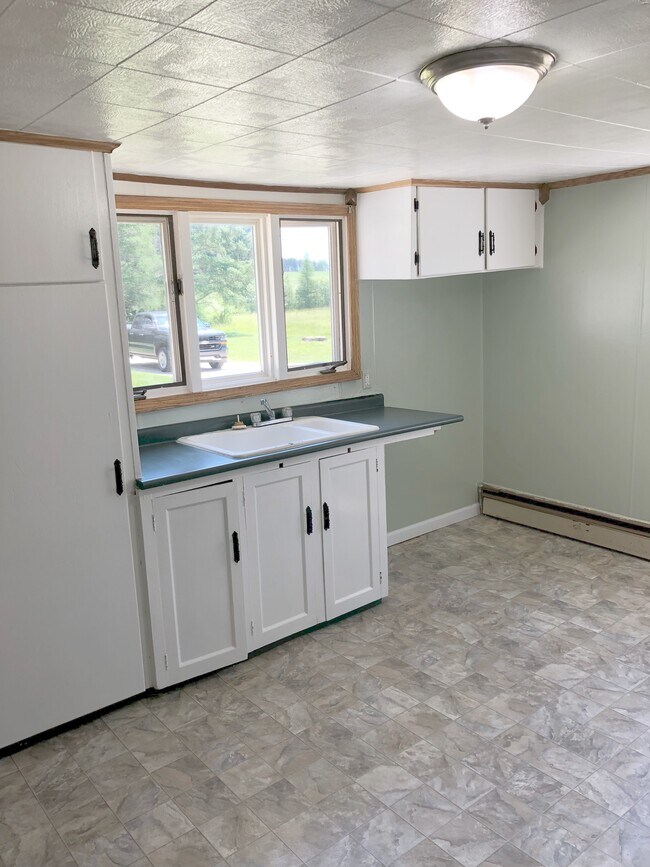 Building Photo - 2928 S Mackinaw Trl