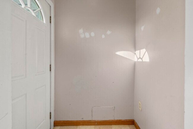 Building Photo - 25 Salem St