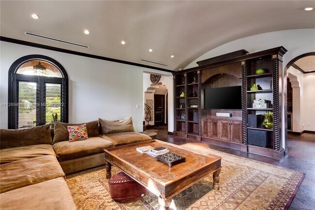 Building Photo - 3725 Sheridan Ave