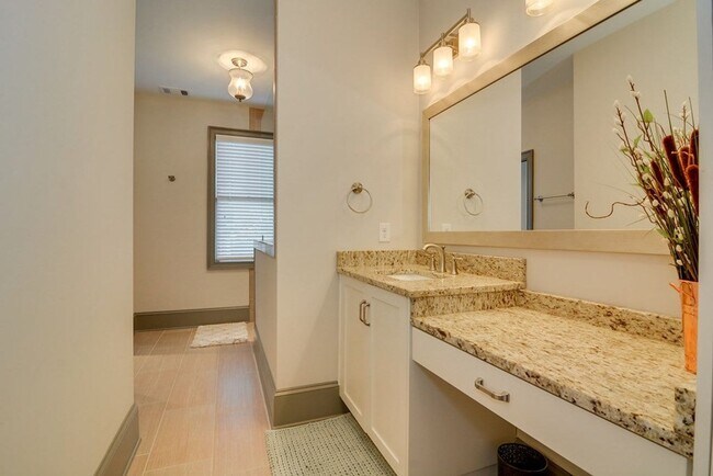 Building Photo - 3057 Leaning Oak Way