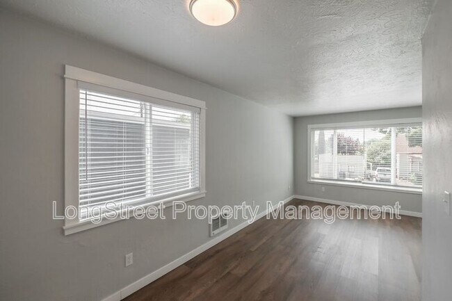 Building Photo - 205 6th Ave SW