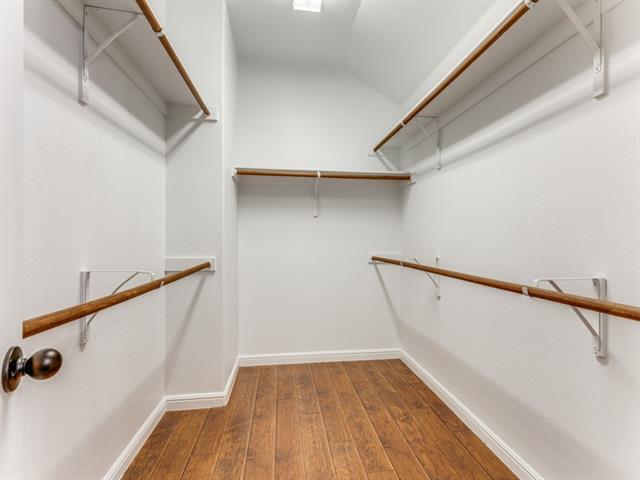 Building Photo - 544 Braewick Dr