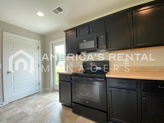 Building Photo - Home for Rent in Talladega, AL!!! Availabl...