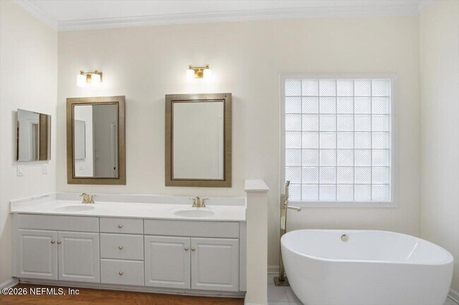 Building Photo - 639 Queens Harbor Blvd