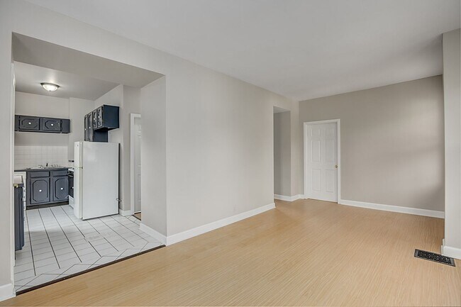 Building Photo - 3036 Urwiler Ave