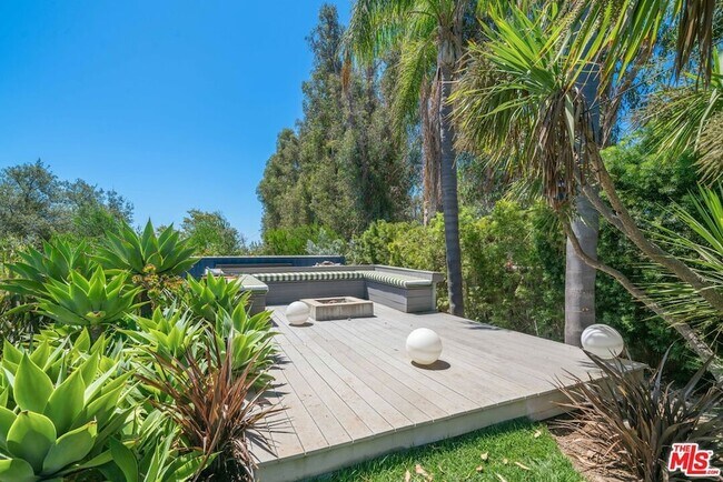 Building Photo - 28036 Sea Ln Dr