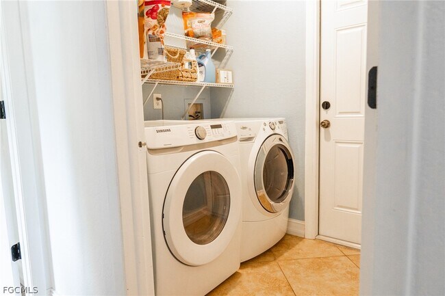 Building Photo - 2208 Viscaya Pkwy