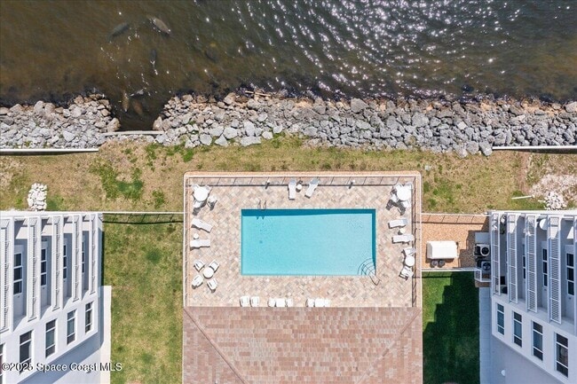 Building Photo - 1825 Riverside Dr