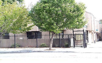 Building Photo - 1030 N San Joaquin St