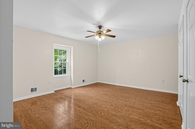 Building Photo - 6401 Wolf Run Hunt Ct