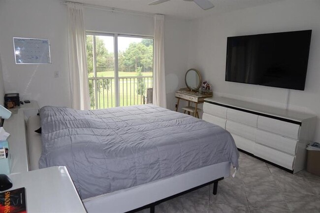 Building Photo - 9470 Tangerine Pl