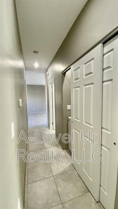 Building Photo - 1506 E 28th St