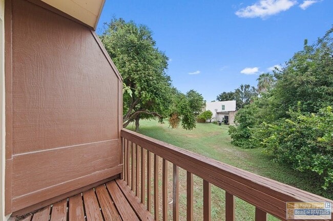 Building Photo - 805 Continental Dr