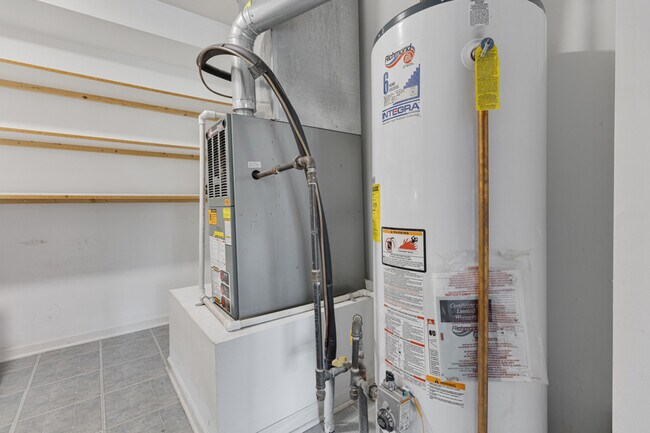 Building Photo - 2211 Waterleaf Ct