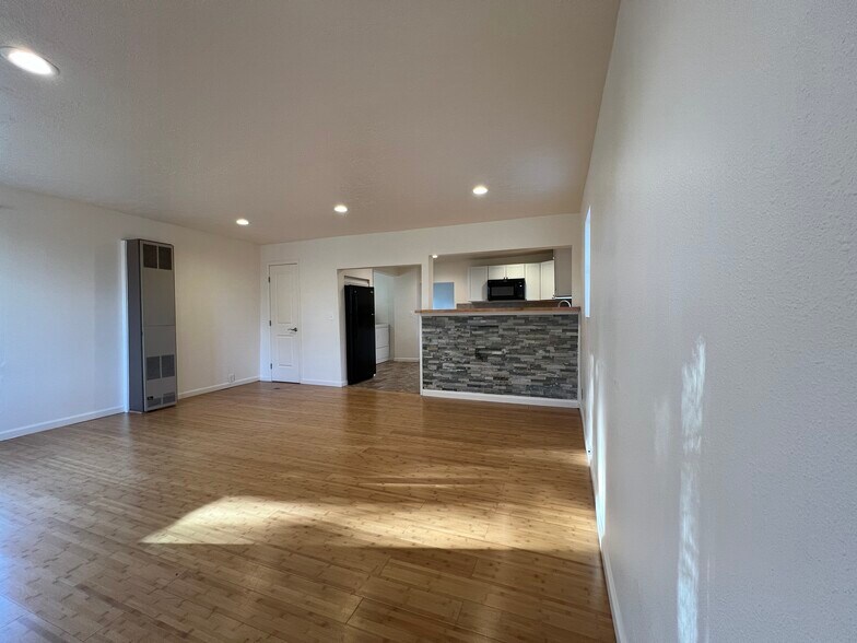 Living - 81 E 3rd S