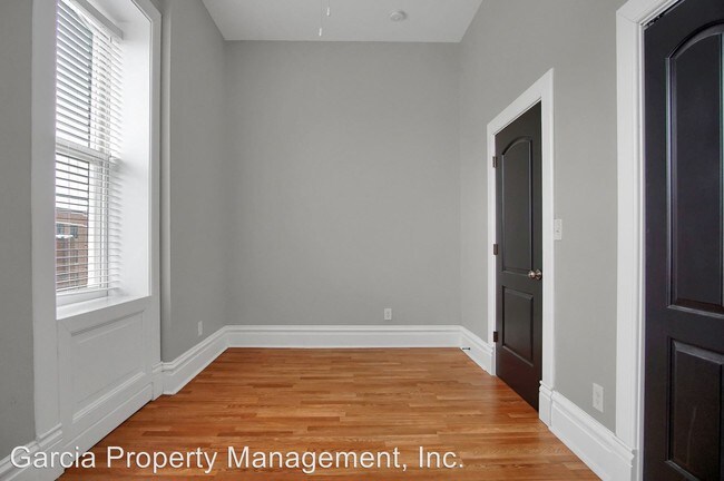 Building Photo - 900-902 Barton St